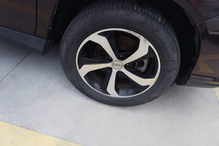 Used BYD S7 2016 2.0T Automatic Prestige Edition Right Front Wheel Hub