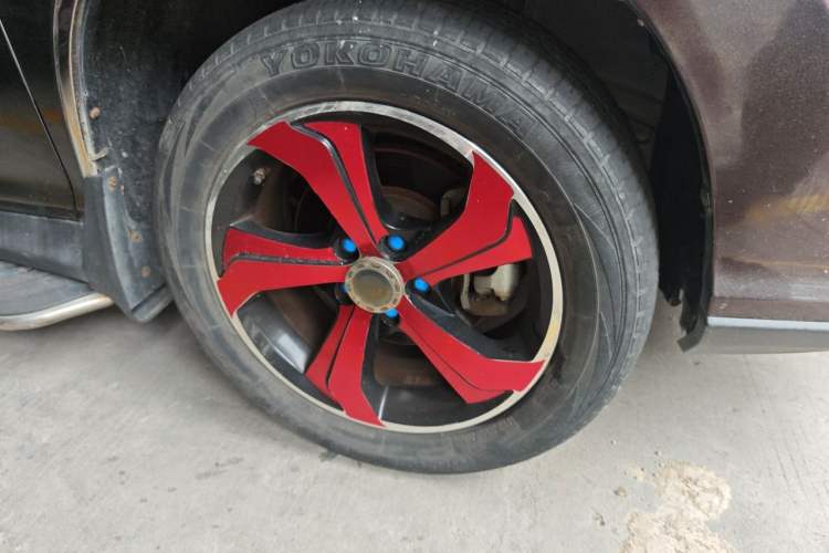Used BYD S7 2016 2.0T Automatic Prestige Edition Right Front Wheel Hub