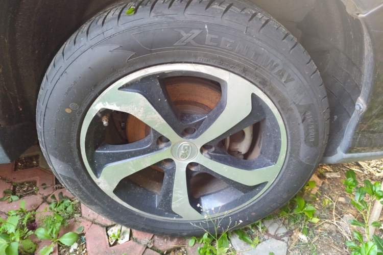Used BYD S7 2016 2.0T Automatic Prestige Plus Right Front Wheel Hub