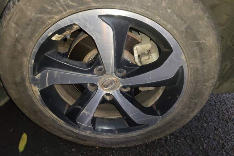 Used BYD S7 2016 2.0T Automatic Prestige Edition Right Front Wheel Hub