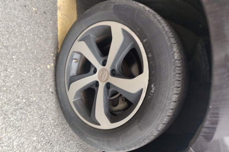 Used BYD S7 2016 2.0T Automatic Prestige Plus Right Front Wheel Hub