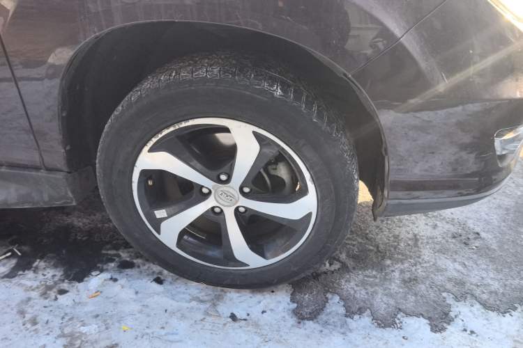Used BYD S7 2016 2.0T Automatic Prestige Plus Right Front Wheel Hub