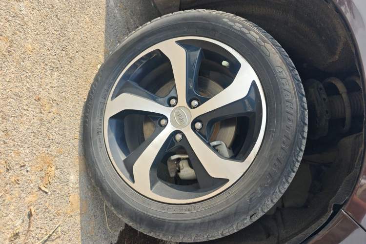 Used BYD S7 2016 2.0T Automatic Prestige Plus Right Front Wheel Hub