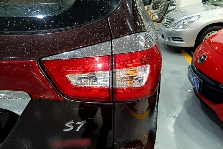 Used BYD S7 2016 2.0T Automatic Prestige Edition Right Rear Taillight