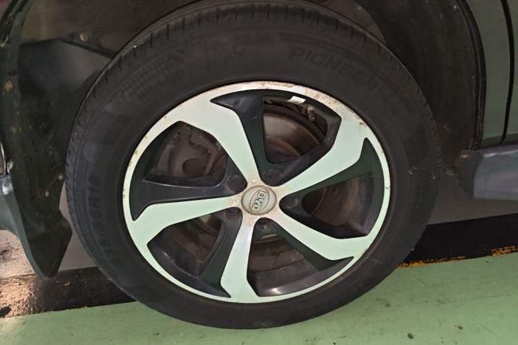 Used BYD S7 2016 2.0T Automatic Prestige Plus Right Rear Wheel Hub