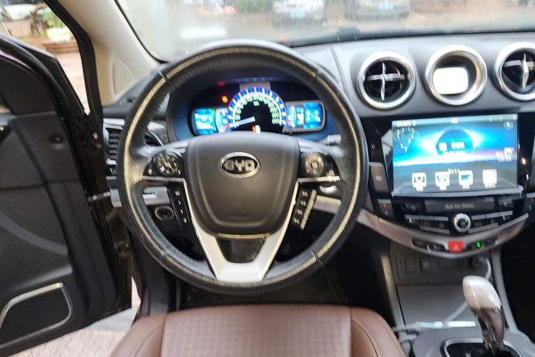 Used BYD S7 2016 2.0T Automatic Prestige Edition Steering Wheel