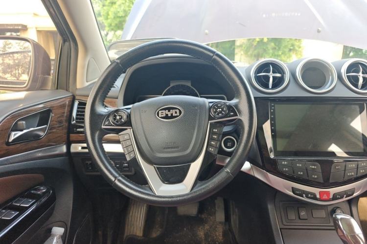 Used BYD S7 2016 2.0T Automatic Prestige Plus Steering Wheel