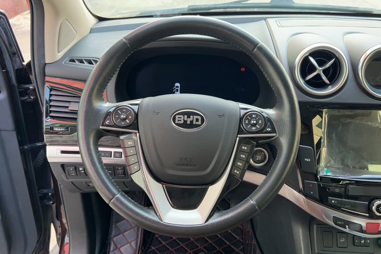 Used BYD S7 2016 2.0T Automatic Flagship Version Steering Wheel