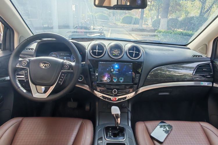 Used BYD S7 2016 2.0T Automatic Flagship Plus Center Console