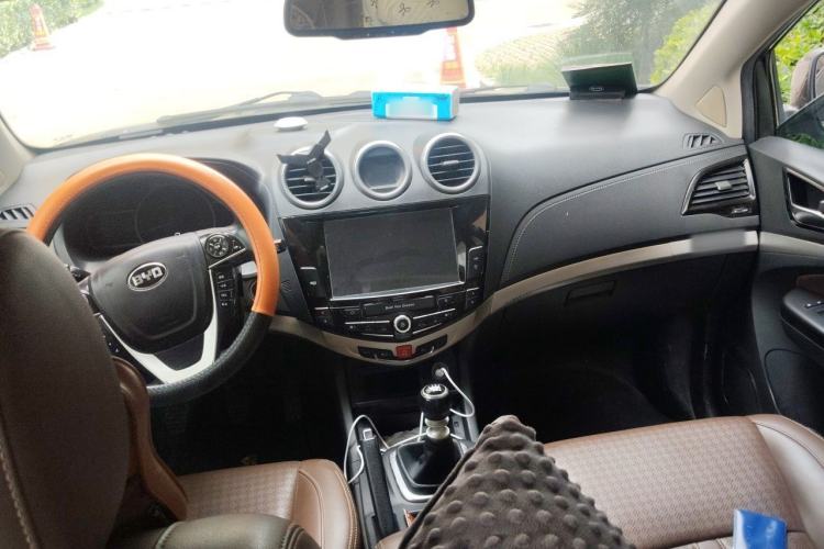 Used BYD S7 2016 1.5T Manual Luxury Edition Center Console