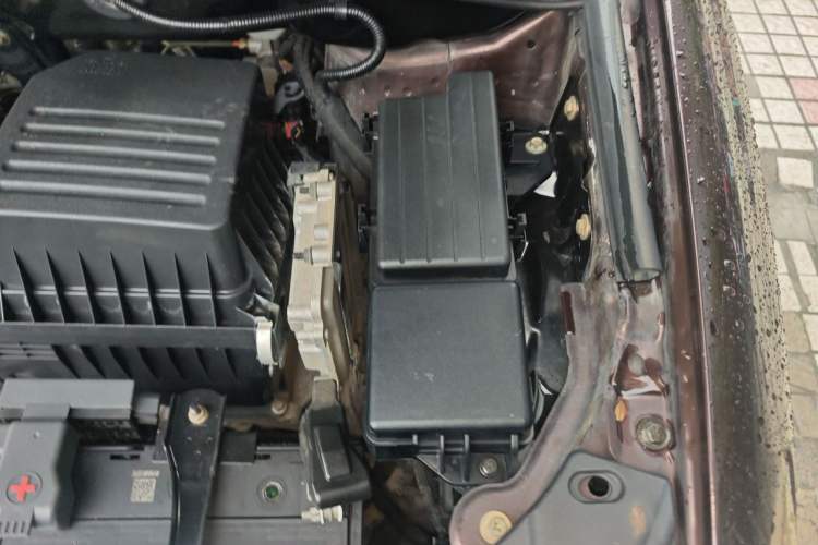 Used BYD S7 2016 2.0T Automatic Flagship Plus Engine Bay Left