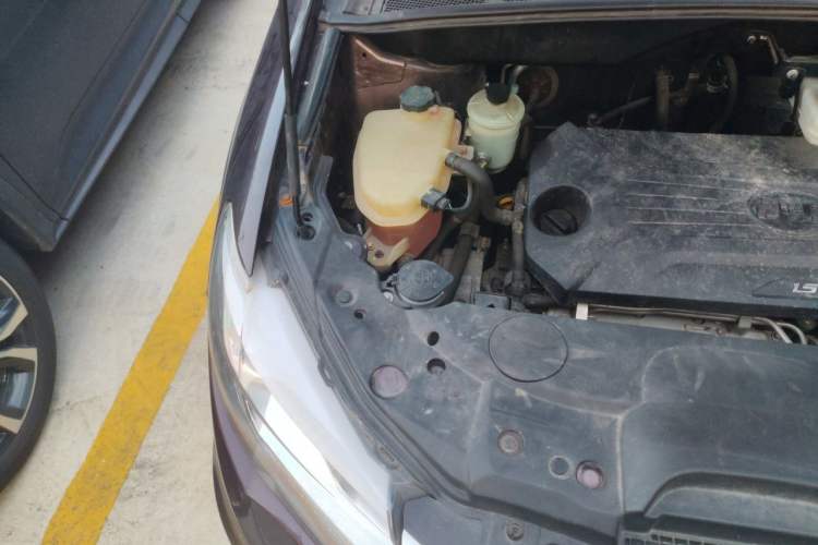 Used BYD S7 2016 1.5T Manual Luxury Edition Engine Bay Right