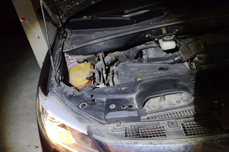 Used BYD S7 2016 2.0T Automatic Prestige Plus Engine Bay Right