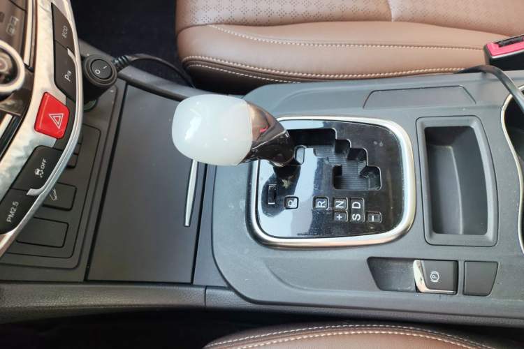 Used BYD S7 2016 2.0T Automatic Flagship Plus Gear Lever
