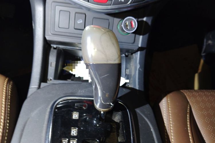 Used BYD S7 2016 2.0T Automatic Prestige Plus Gear Lever