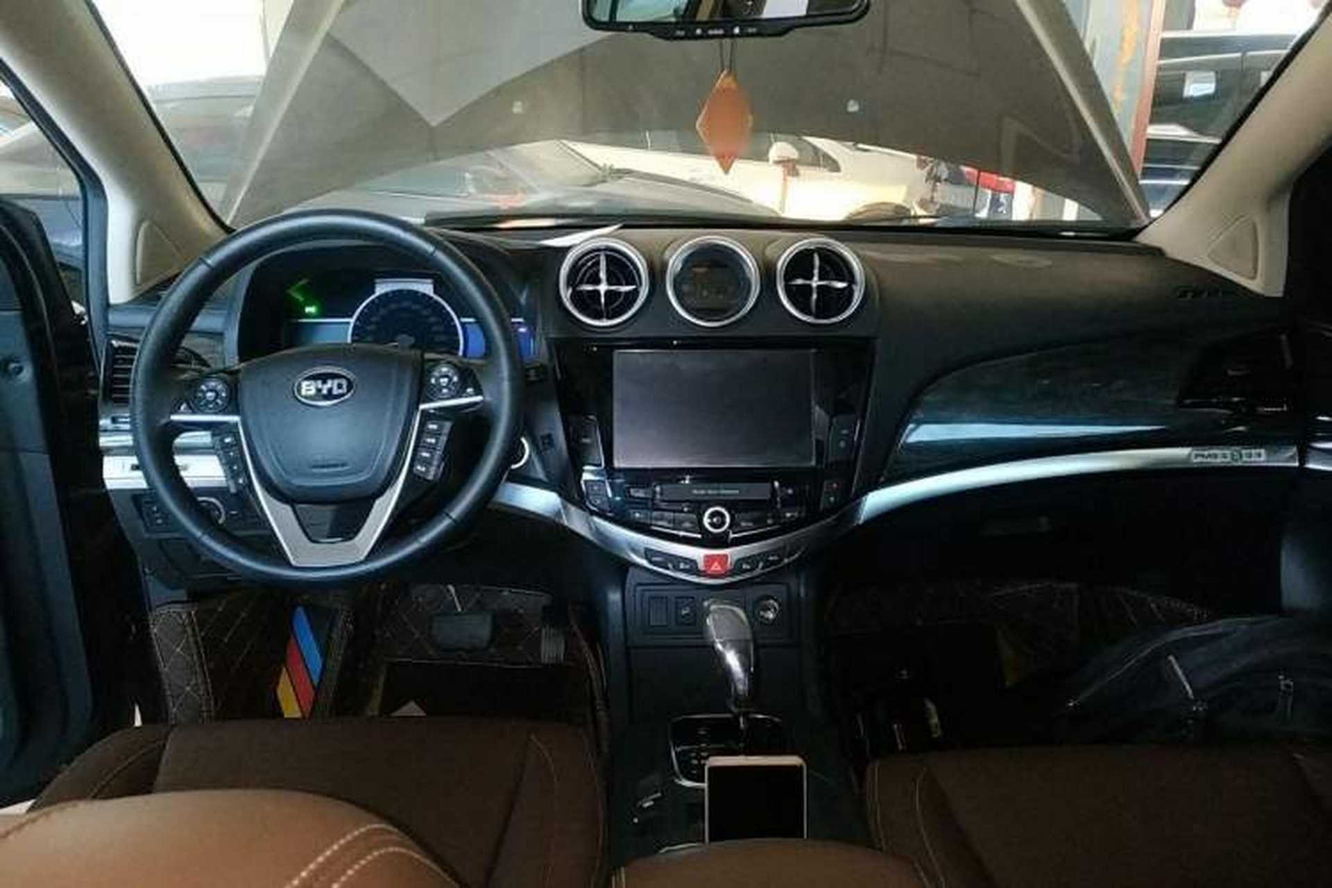 Used BYD S7 2016 2.0T Automatic Prestige Plus Interior 1