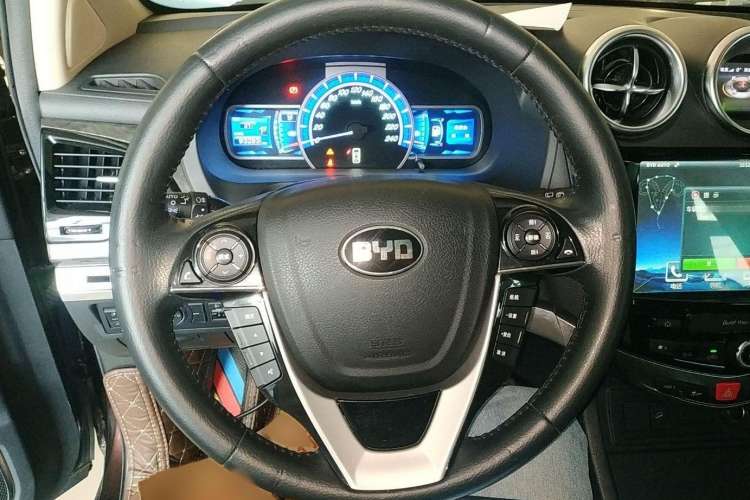 Used BYD S7 2016 2.0T Automatic Prestige Plus Interior 2