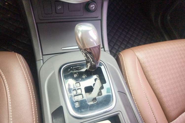Used BYD S7 2016 2.0T Automatic Prestige Plus Gear Lever