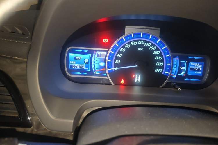Used BYD S7 2016 2.0T Automatic Prestige Plus Odometer Close Up