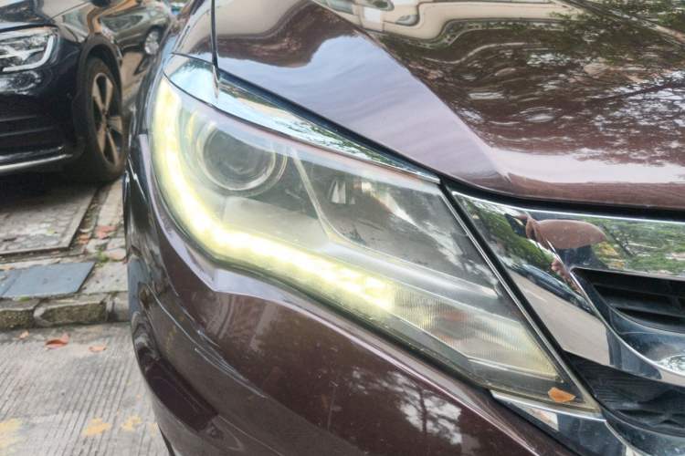 Used BYD S7 2016 2.0T Automatic Prestige Plus Right Front Headlight