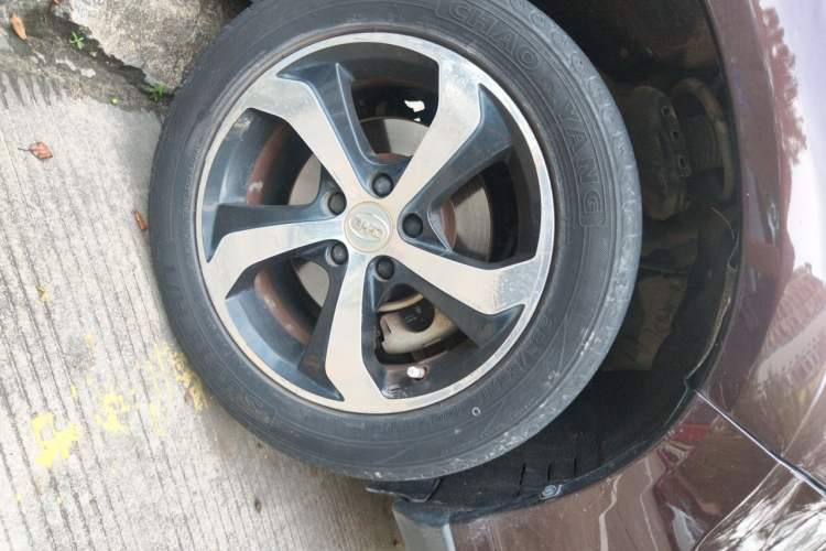 Used BYD S7 2016 2.0T Automatic Prestige Plus Right Front Wheel Hub