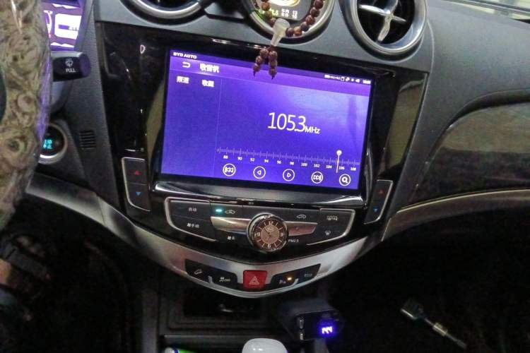 Used BYD S7 2016 2.0T Automatic Prestige Plus Audio And AC Panel