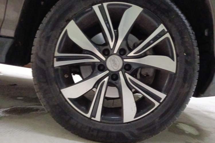 Used BYD S7 2016 2.0T Automatic Prestige Plus Right Front Wheel Hub