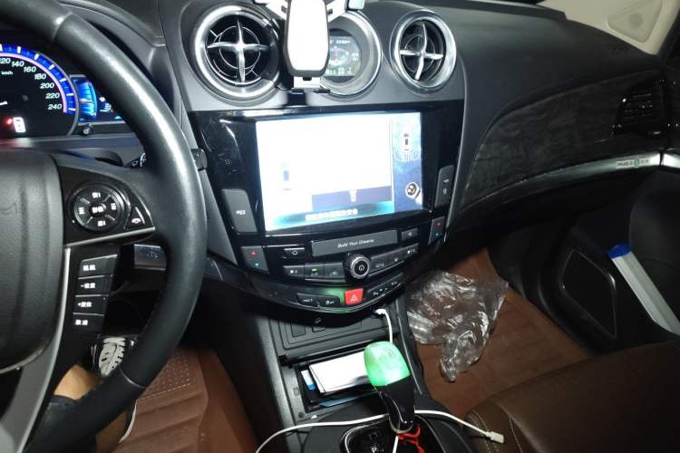Used BYD S7 2016 2.0T Automatic Prestige Plus Audio And AC Panel