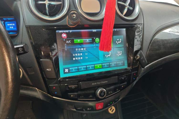 Used BYD S7 2016 2.0T Automatic Prestige Plus Audio And AC Panel