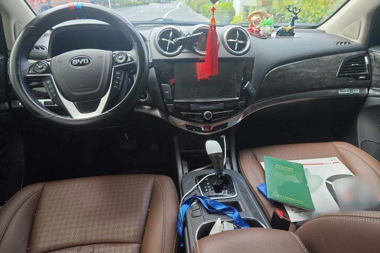 Used BYD S7 2016 2.0T Automatic Flagship Plus Center Console