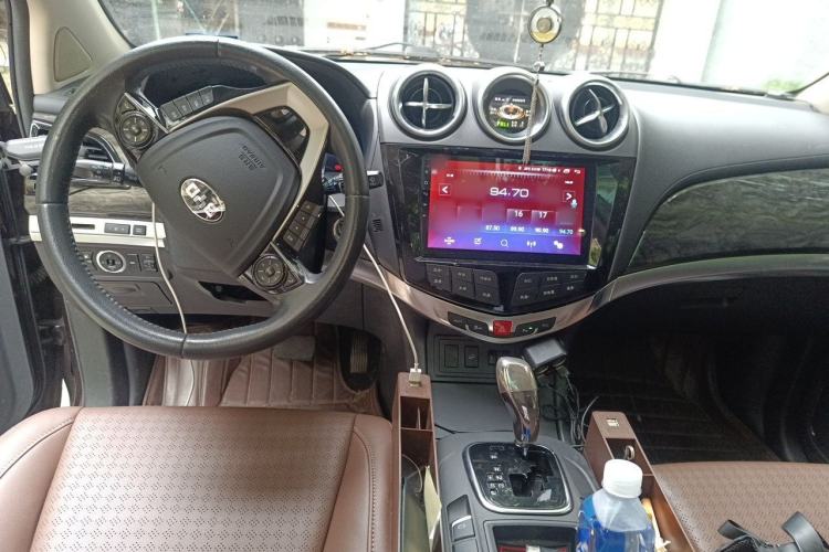 Used BYD S7 2016 2.0T Automatic Flagship Version Center Console