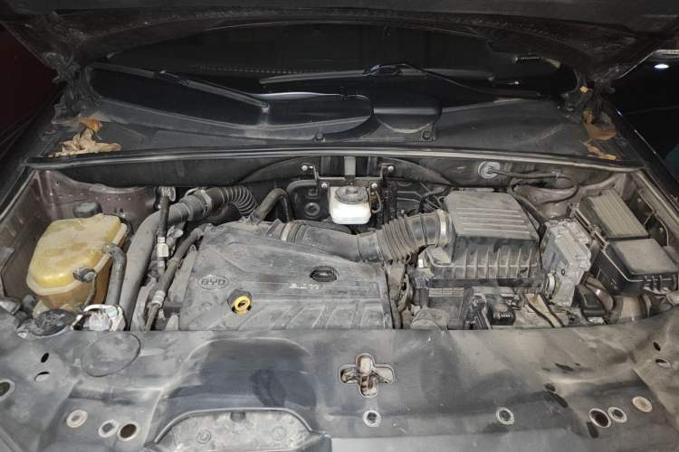 Used BYD S7 2016 2.0T Automatic Prestige Plus Engine Bay