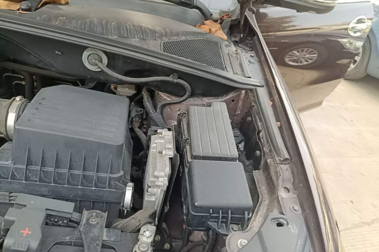 Used BYD S7 2016 2.0T Automatic Prestige Edition Engine Bay Left