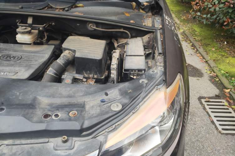 Used BYD S7 2016 1.5T Manual Luxury Edition Engine Bay Left