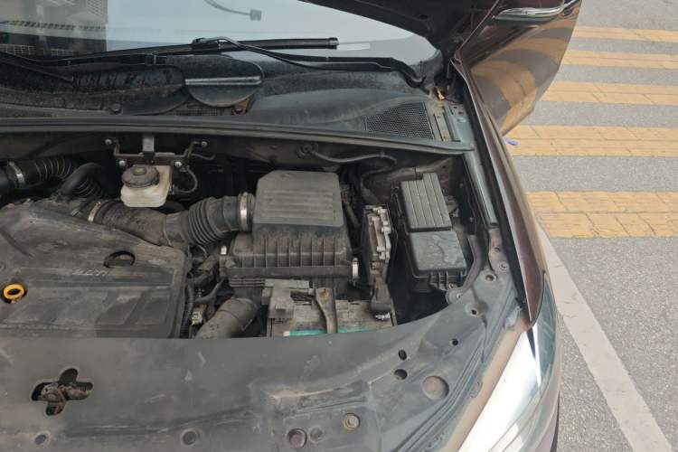 Used BYD S7 2016 2.0T Automatic Prestige Edition Engine Bay Left