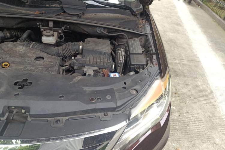Used BYD S7 2016 2.0T Automatic Flagship Version Engine Bay Left
