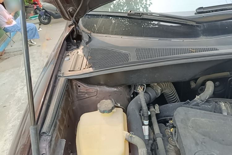 Used BYD S7 2016 2.0T Automatic Prestige Edition Engine Bay Right