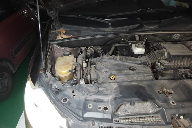 Used BYD S7 2016 2.0T Automatic Prestige Plus Engine Bay Right