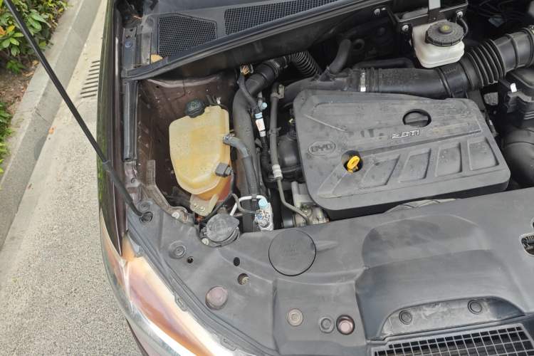 Used BYD S7 2016 2.0T Automatic Flagship Plus Engine Bay Right