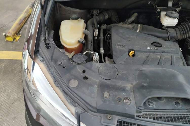 Used BYD S7 2016 2.0T Automatic Prestige Plus Engine Bay Right