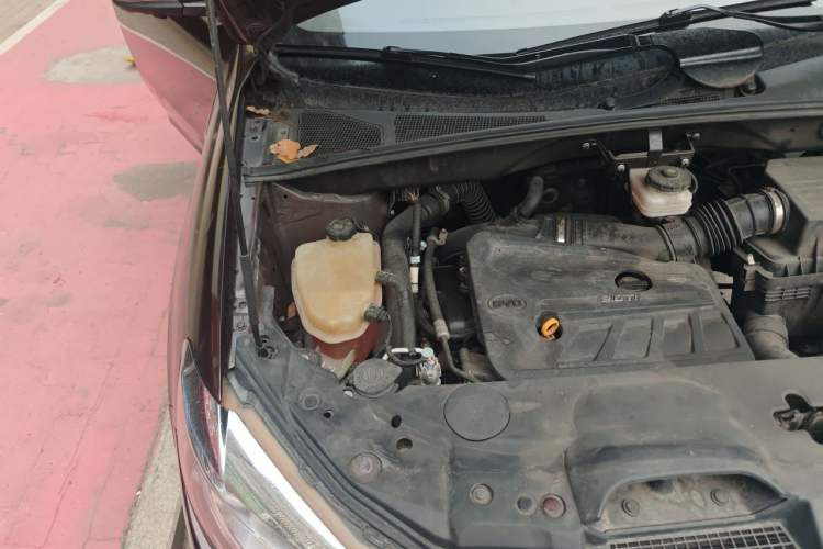 Used BYD S7 2016 2.0T Automatic Prestige Edition Engine Bay Right
