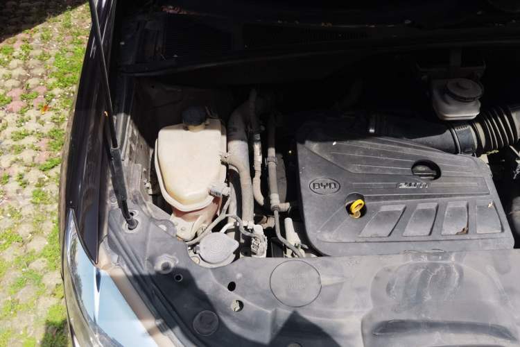 Used BYD S7 2016 2.0T Automatic Flagship Plus Engine Bay Right