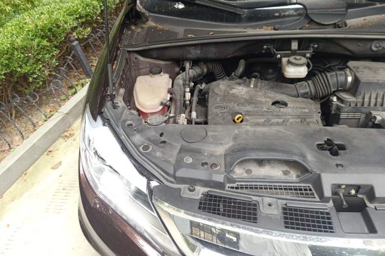 Used BYD S7 2016 2.0T Automatic Flagship Version Engine Bay Right