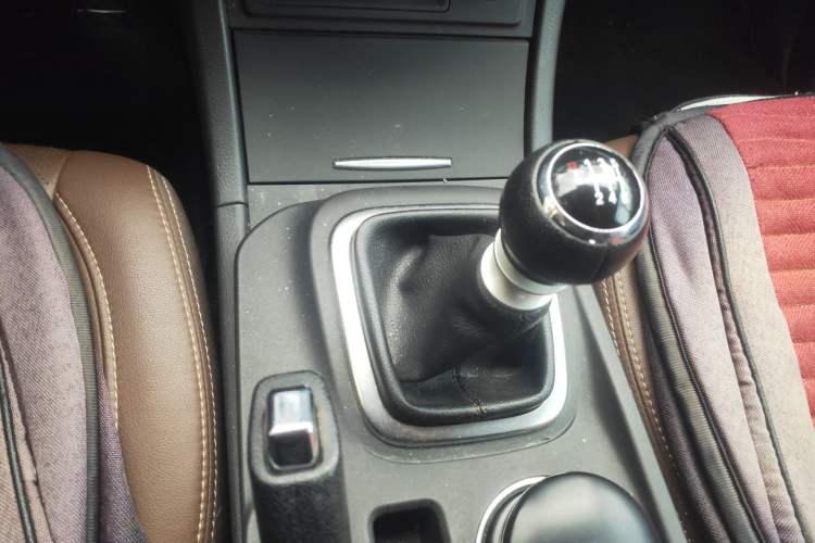 Used BYD S7 2016 1.5T Manual Luxury Edition Gear Lever