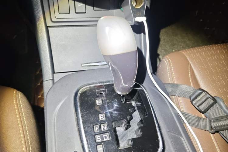 Used BYD S7 2016 2.0T Automatic Prestige Edition Gear Lever