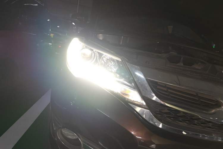 Used BYD S7 2016 2.0T Automatic Prestige Plus Right Front Headlight