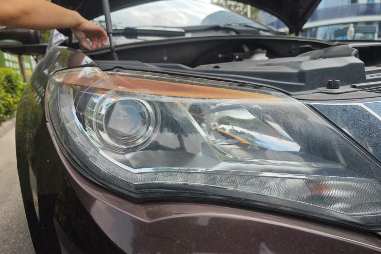 Used BYD S7 2016 2.0T Automatic Flagship Plus Right Front Headlight
