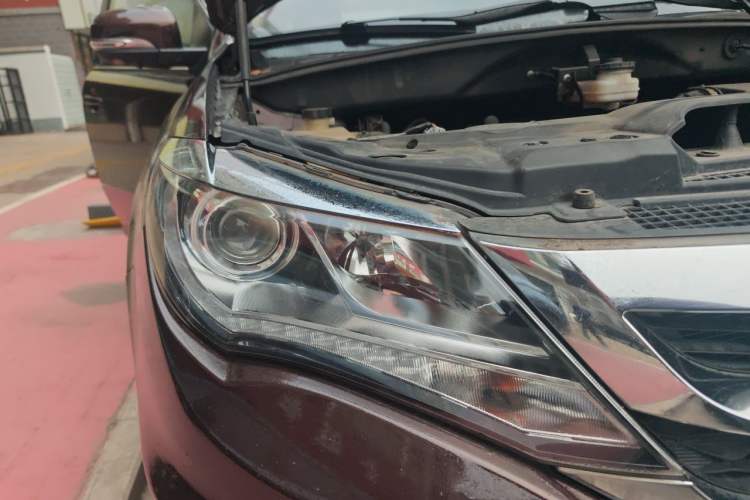 Used BYD S7 2016 2.0T Automatic Prestige Edition Right Front Headlight