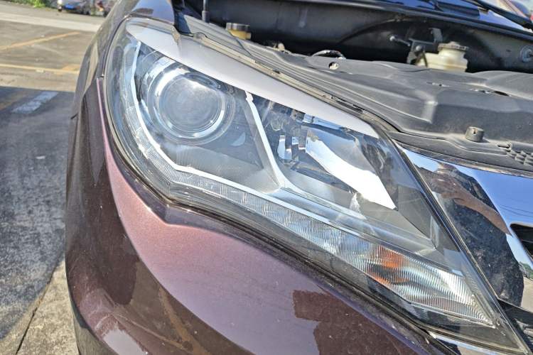 Used BYD S7 2016 2.0T Automatic Prestige Plus Right Front Headlight