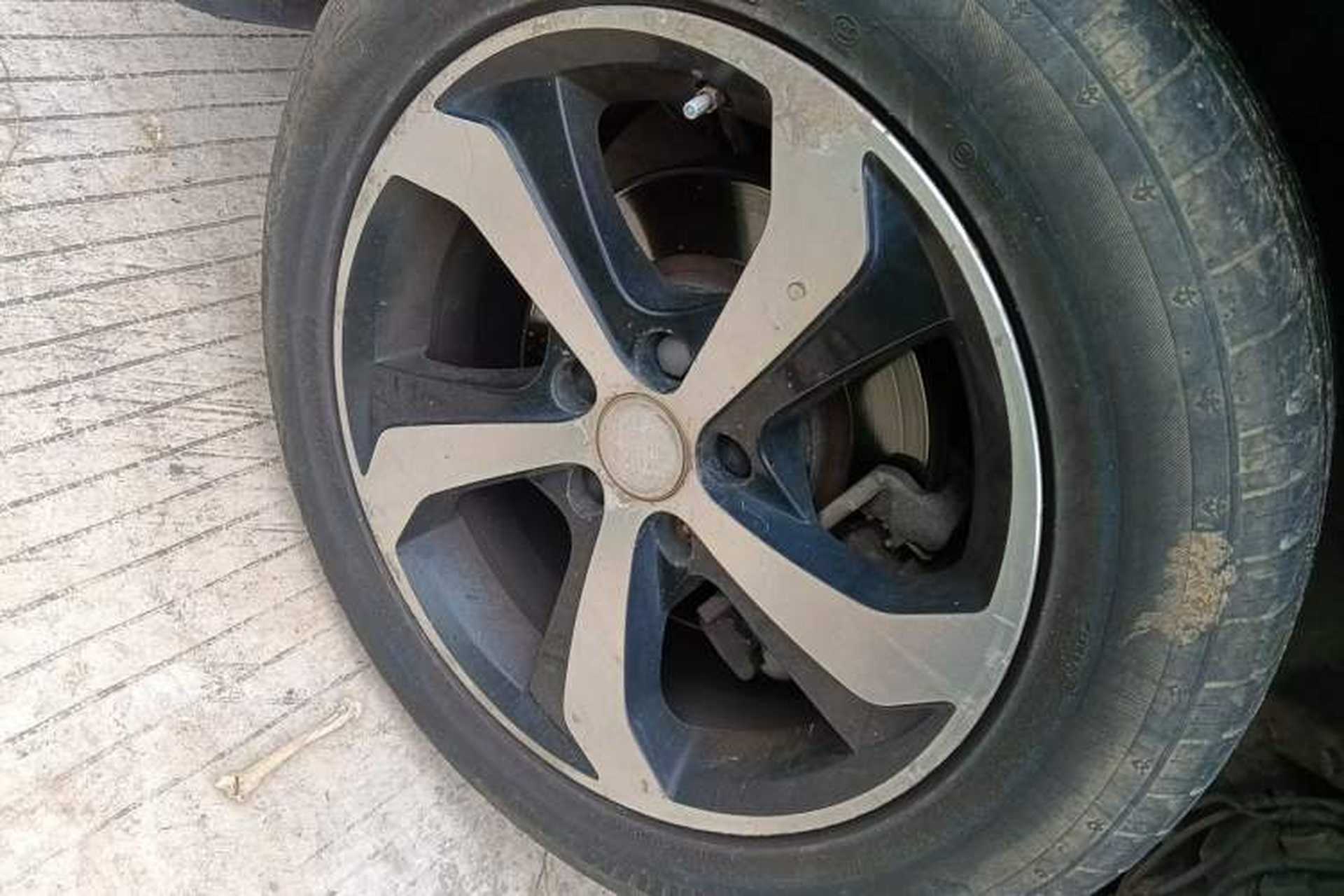 Used BYD S7 2016 2.0T Automatic Prestige Edition Right Front Wheel Hub